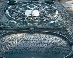The church is a resting place of numerous followers and also contains a tomb of Governor-General Hendrick Zwaardecroon as he wanted to be with ordinar